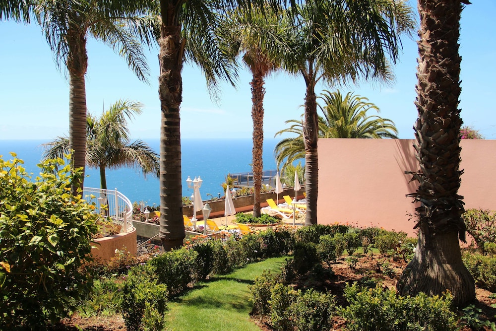 Hotel Ocean Gardens — Hotel building in Funchal, Madeira