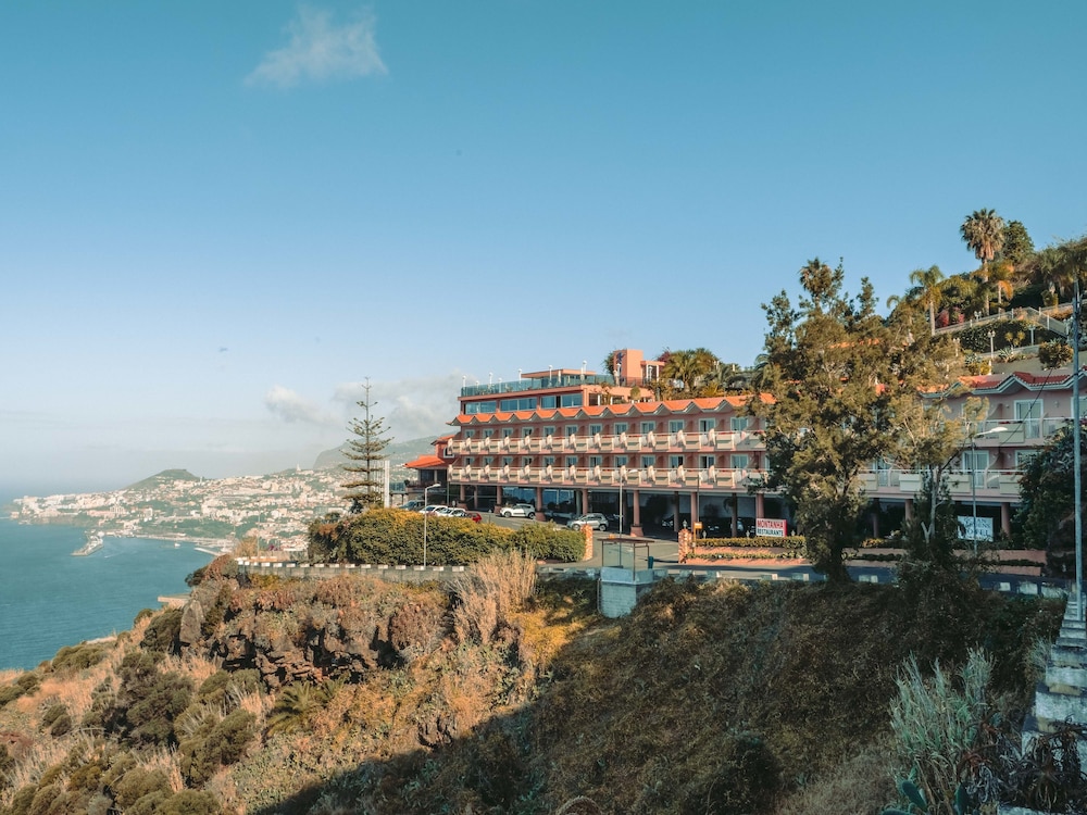 Hotel Ocean Gardens — Hotel building in Funchal, Madeira