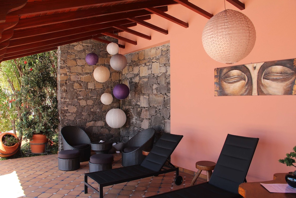 Hotel Ocean Gardens — Hotel building in Funchal, Madeira