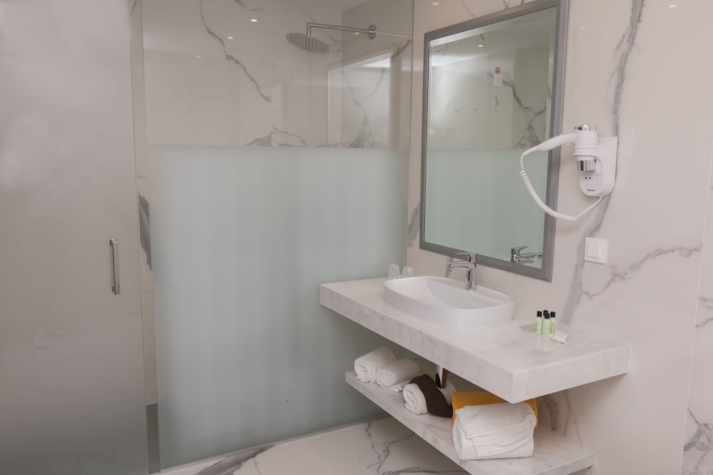 Hotel Ocean Gardens — Hotel rooms in Funchal, Madeira