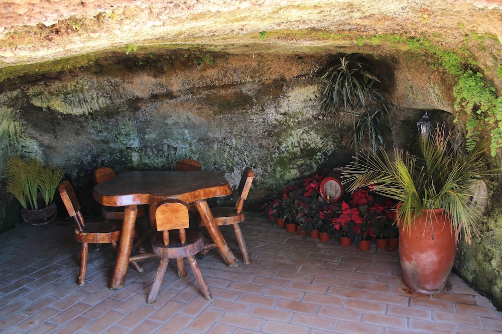 Hotel Ocean Gardens — Restaurant & bars in Funchal, Madeira