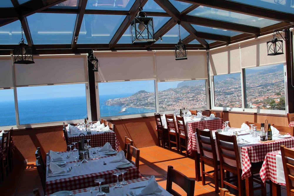 Hotel Ocean Gardens — Restaurant & bars in Funchal, Madeira