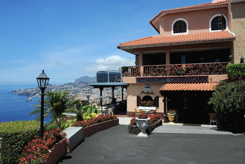 Hotel Ocean Gardens — Restaurant & bars in Funchal, Madeira