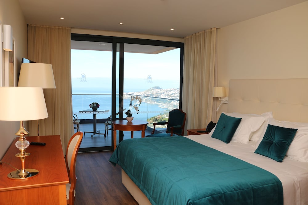 Hotel Ocean Gardens — Hotel rooms in Funchal, Madeira