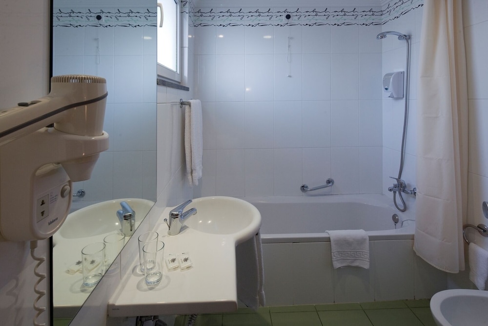 Hotel Orquidea — Hotel rooms in Funchal, Madeira