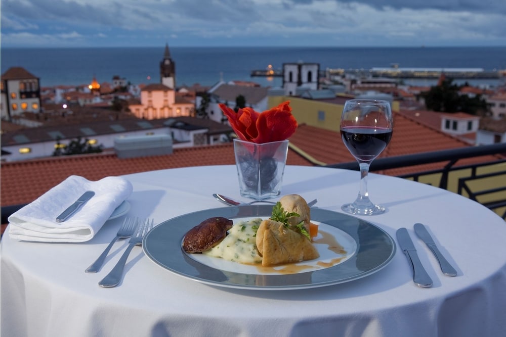 Hotel Orquidea — Restaurant & bars in Funchal, Madeira