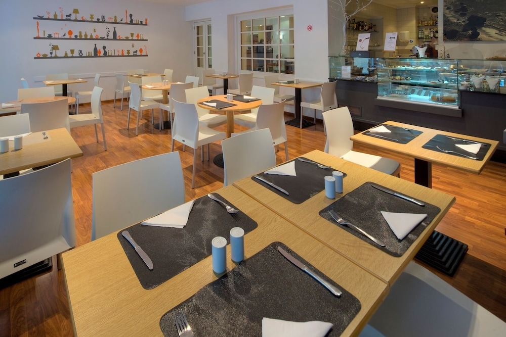 Hotel Orquidea — Restaurant & bars in Funchal, Madeira