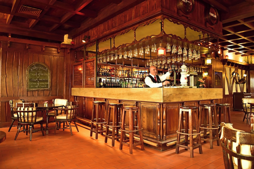 Pestana Carlton Madeira Ocean Resort Hotel — Restaurant & bars in Funchal, Madeira