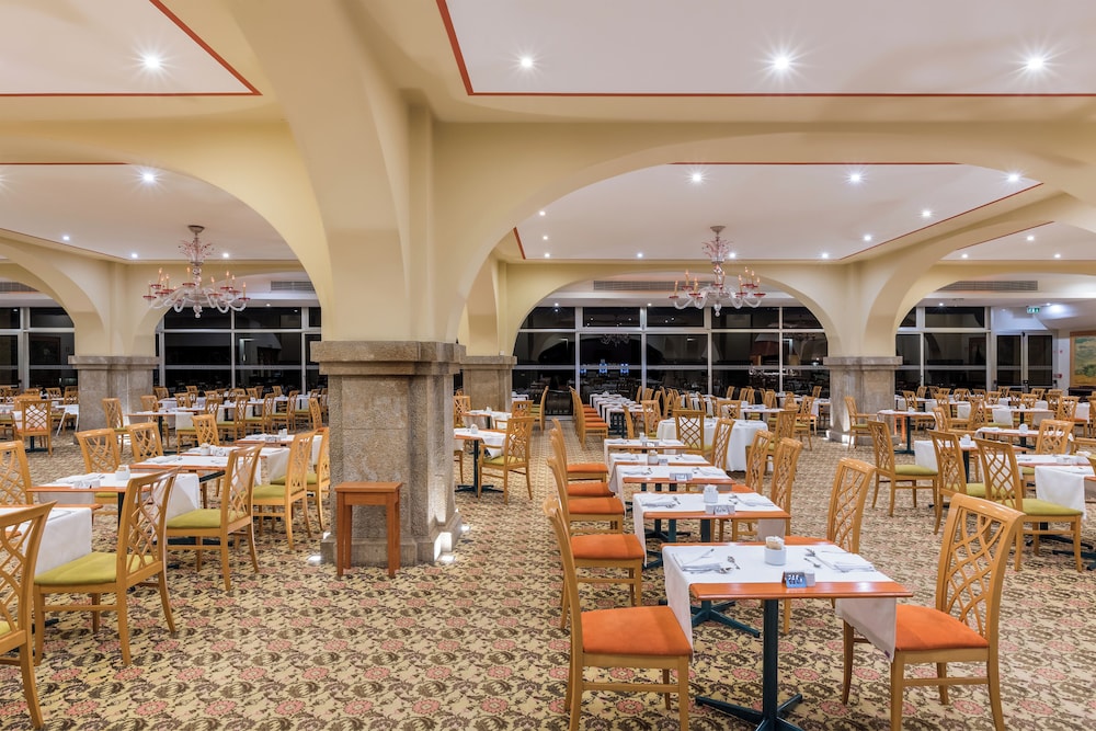 Pestana Carlton Madeira Ocean Resort Hotel — Restaurant & bars in Funchal, Madeira