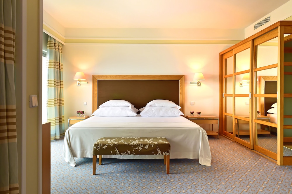 Pestana Carlton Madeira Ocean Resort Hotel — Hotel rooms in Funchal, Madeira