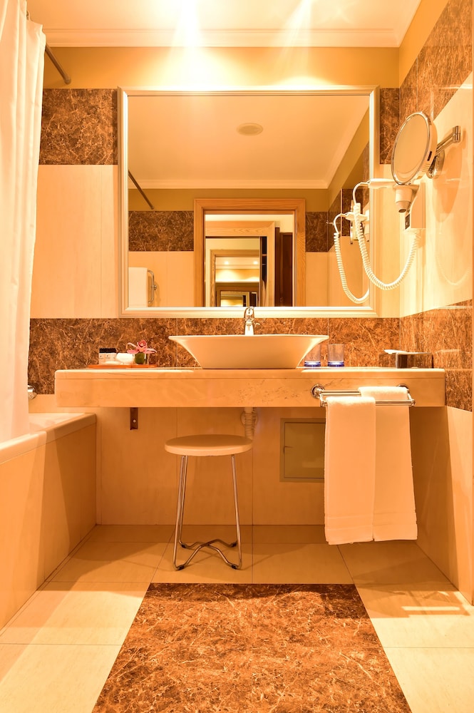 Pestana Carlton Madeira Ocean Resort Hotel — Hotel rooms in Funchal, Madeira