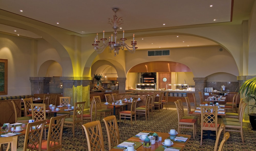 Pestana Carlton Madeira Ocean Resort Hotel — Restaurant & bars in Funchal, Madeira