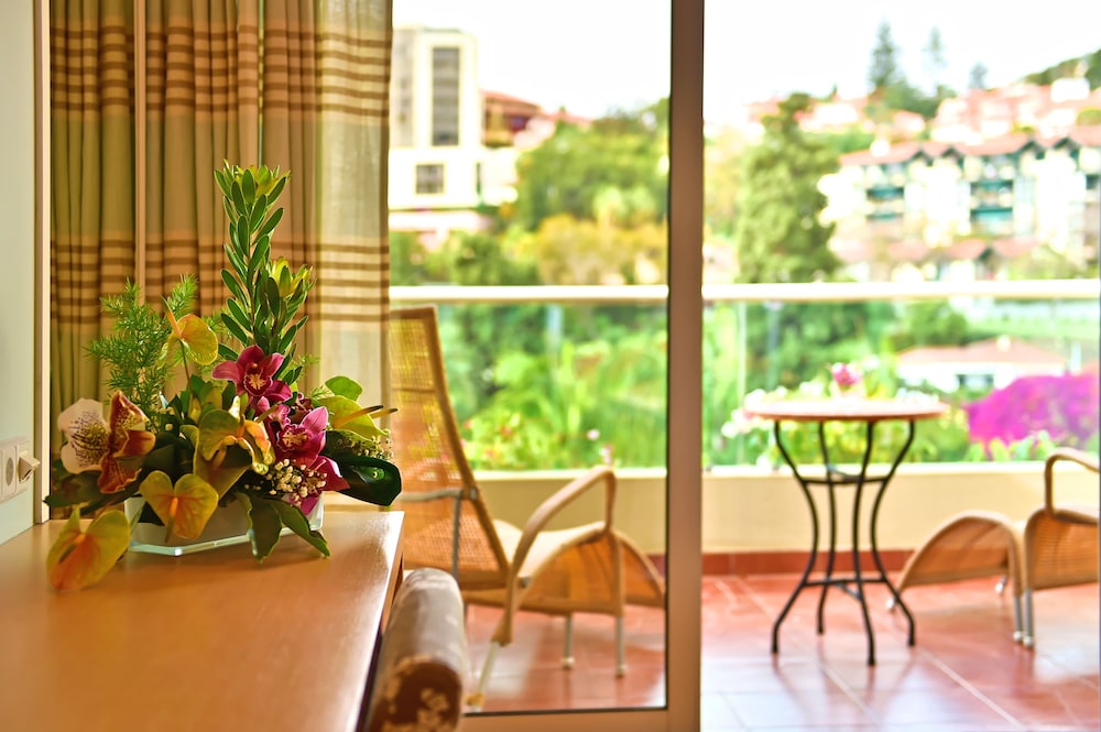 Pestana Carlton Madeira Ocean Resort Hotel — Hotel rooms in Funchal, Madeira