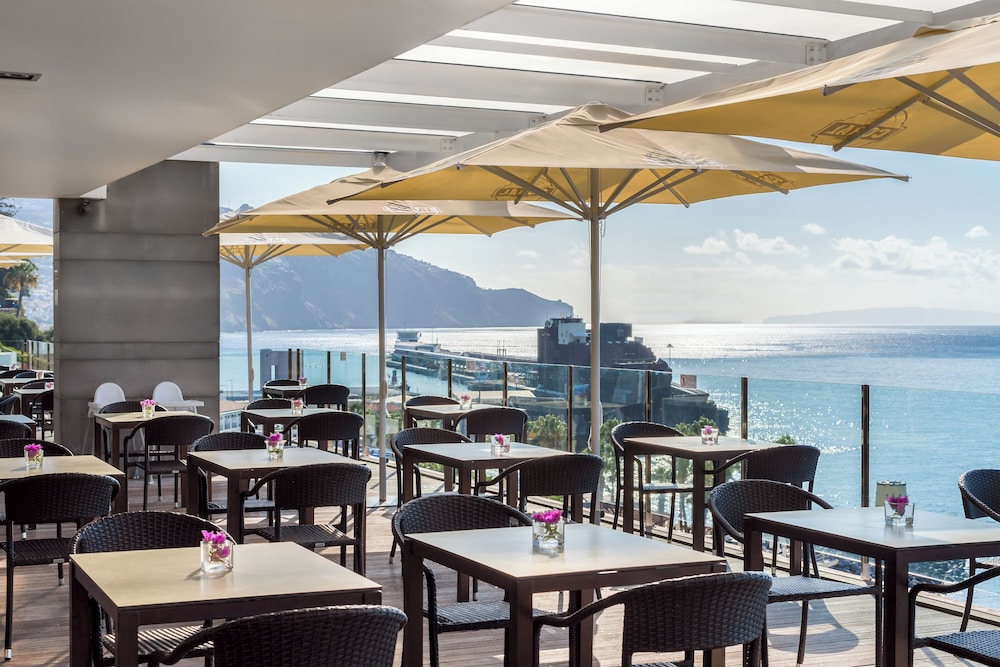 Pestana Carlton Madeira Ocean Resort Hotel — Restaurant & bars in Funchal, Madeira