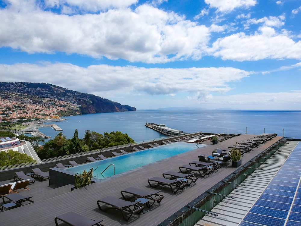 Pestana Casino Park Ocean and SPA Hotel — Swimming pool in Funchal, Madeira