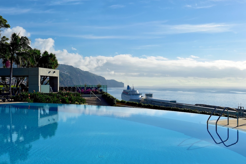 Pestana Casino Park Ocean and SPA Hotel — Swimming pool in Funchal, Madeira