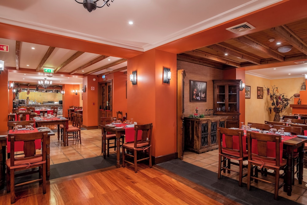 Pestana Miramar Garden & Ocean Resort — Restaurant & bars in Funchal, Madeira
