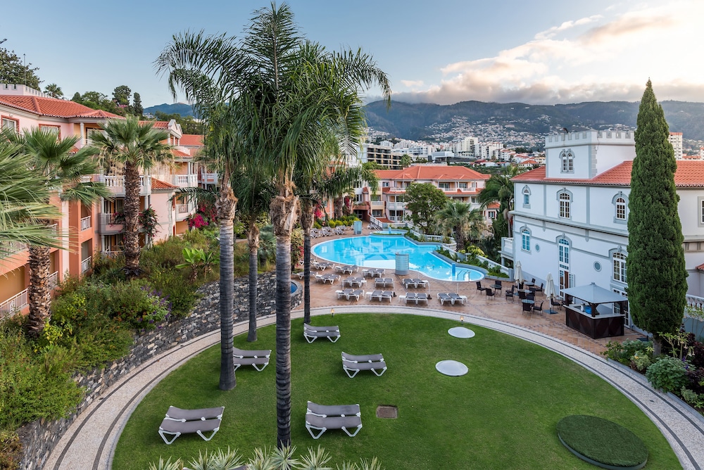 Pestana Miramar Garden & Ocean Resort — Swimming pool in Funchal, Madeira
