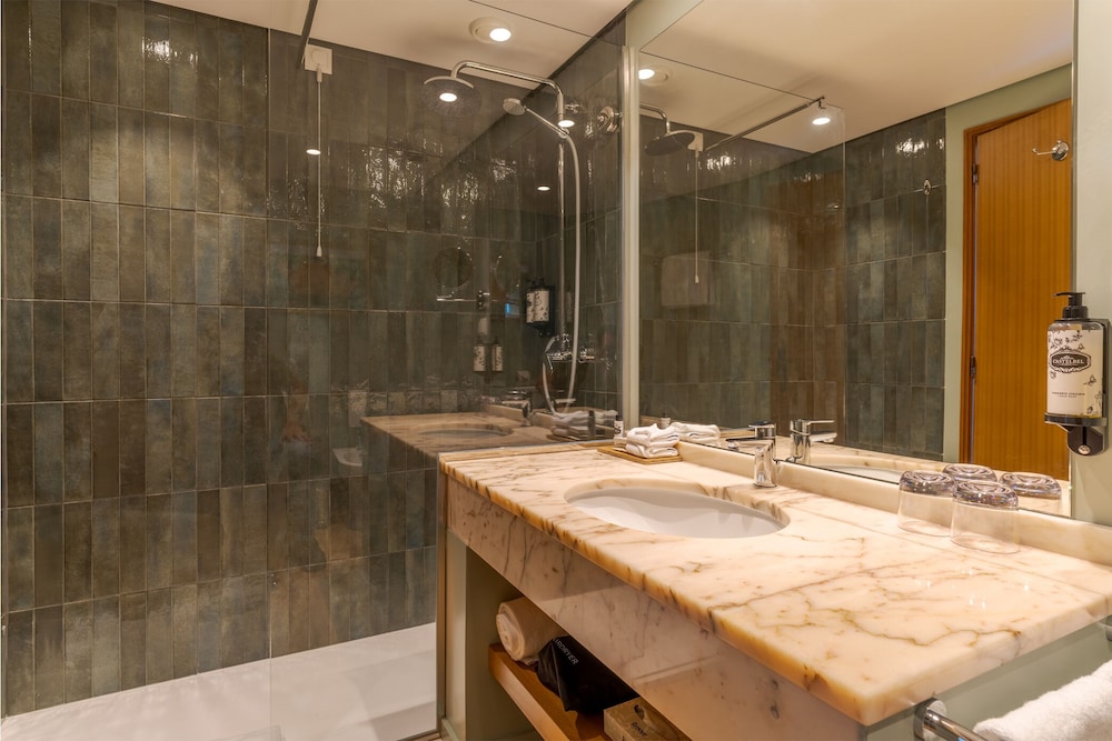 Pestana Vila Lido Madeira Ocean Hotel — Rooms in Funchal, Madeira