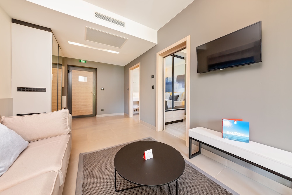 Garden Suites Park Plava Laguna — Hotel rooms in Poreč, Istria
