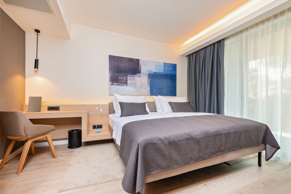 Garden Suites Park Plava Laguna — Hotel rooms in Poreč, Istria