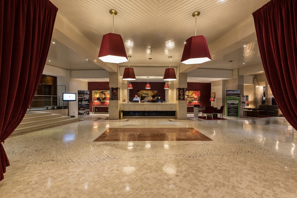 Vila Gale Ampalius Resort Hotel — Hotel building in Vilamoura, Faro