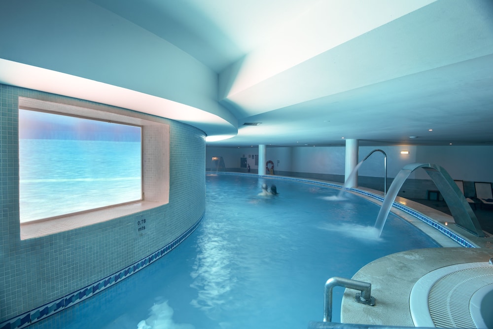 Vila Gale Ampalius Resort Hotel — Swimming pool in Vilamoura, Faro