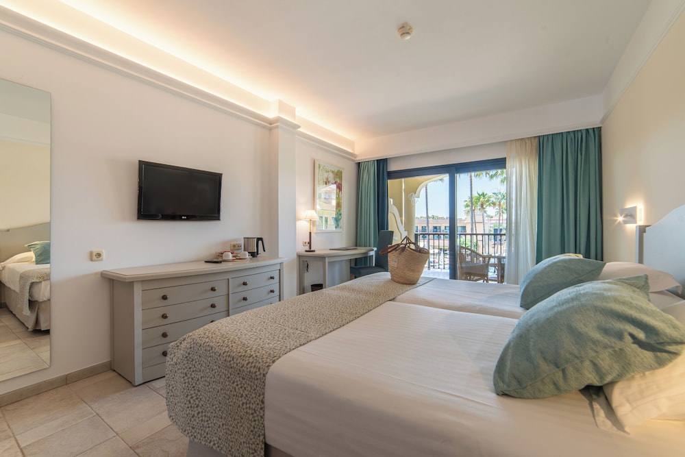 CM Mallorca Palace Hotel - Adults Only — Hotel rooms in Sa Coma, Balearic Islands