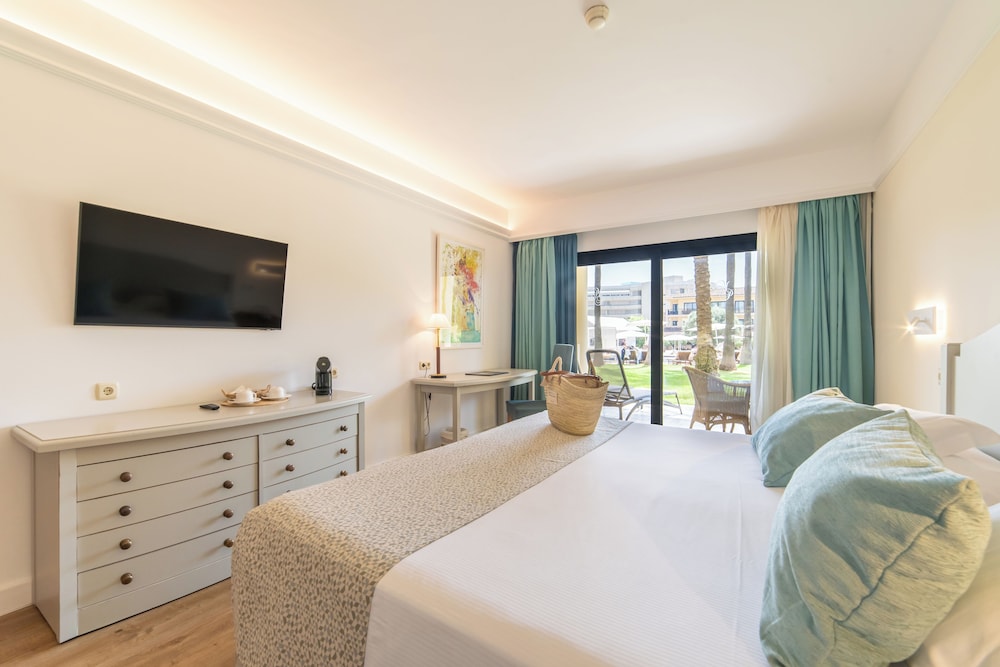 CM Mallorca Palace Hotel - Adults Only — Hotel rooms in Sa Coma, Balearic Islands