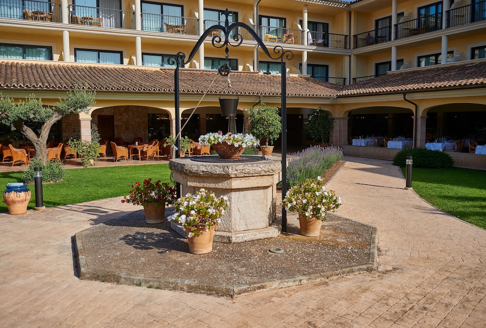 CM Mallorca Palace Hotel - Adults Only — Hotel building in Sa Coma, Balearic Islands