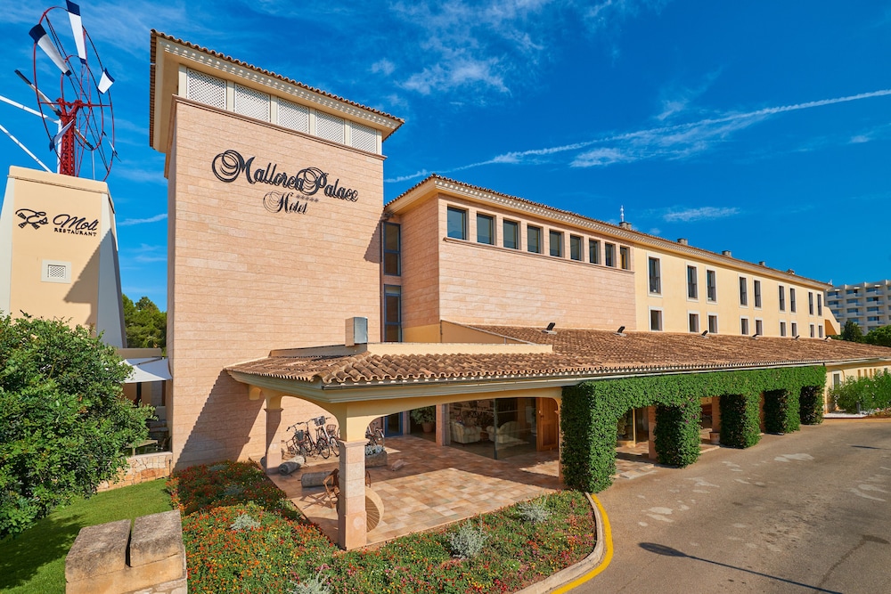 CM Mallorca Palace Hotel - Adults Only — Hotel building in Sa Coma, Balearic Islands