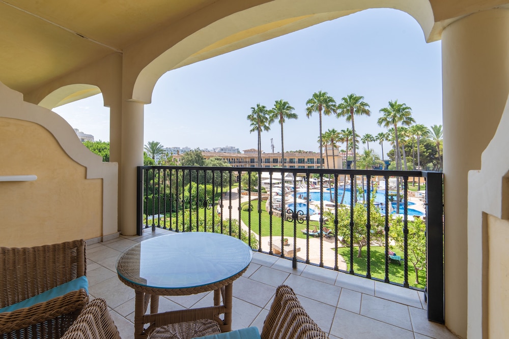 CM Mallorca Palace Hotel - Adults Only — Swimming pool in Sa Coma, Balearic Islands