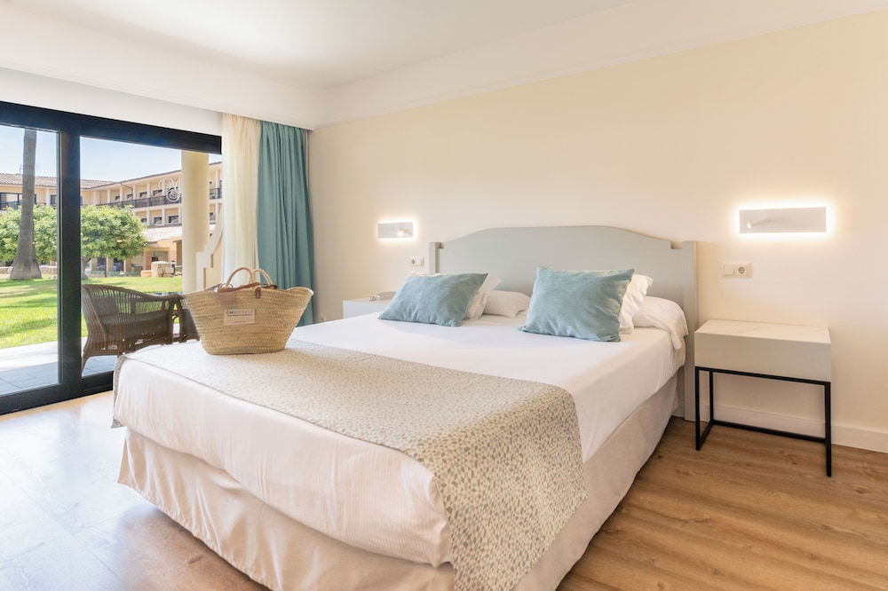 CM Mallorca Palace Hotel - Adults Only — Hotel rooms in Sa Coma, Balearic Islands