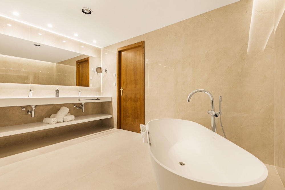 CM Mallorca Palace Hotel - Adults Only — Hotel rooms in Sa Coma, Balearic Islands