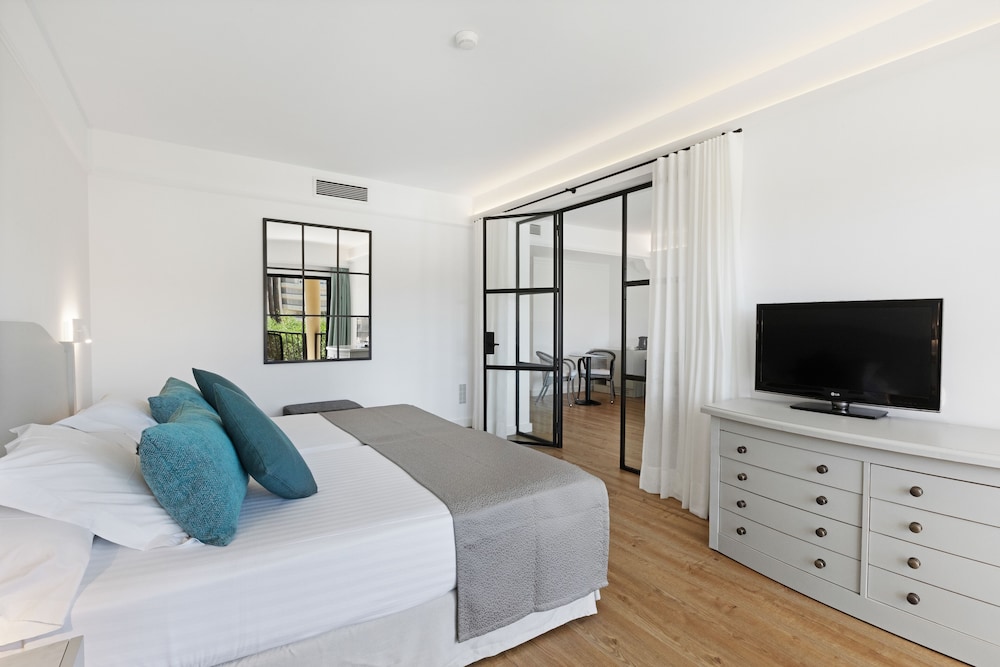 CM Mallorca Palace Hotel - Adults Only — Hotel rooms in Sa Coma, Balearic Islands