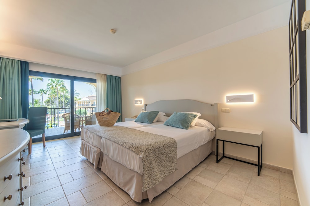 CM Mallorca Palace Hotel - Adults Only — Hotel rooms in Sa Coma, Balearic Islands