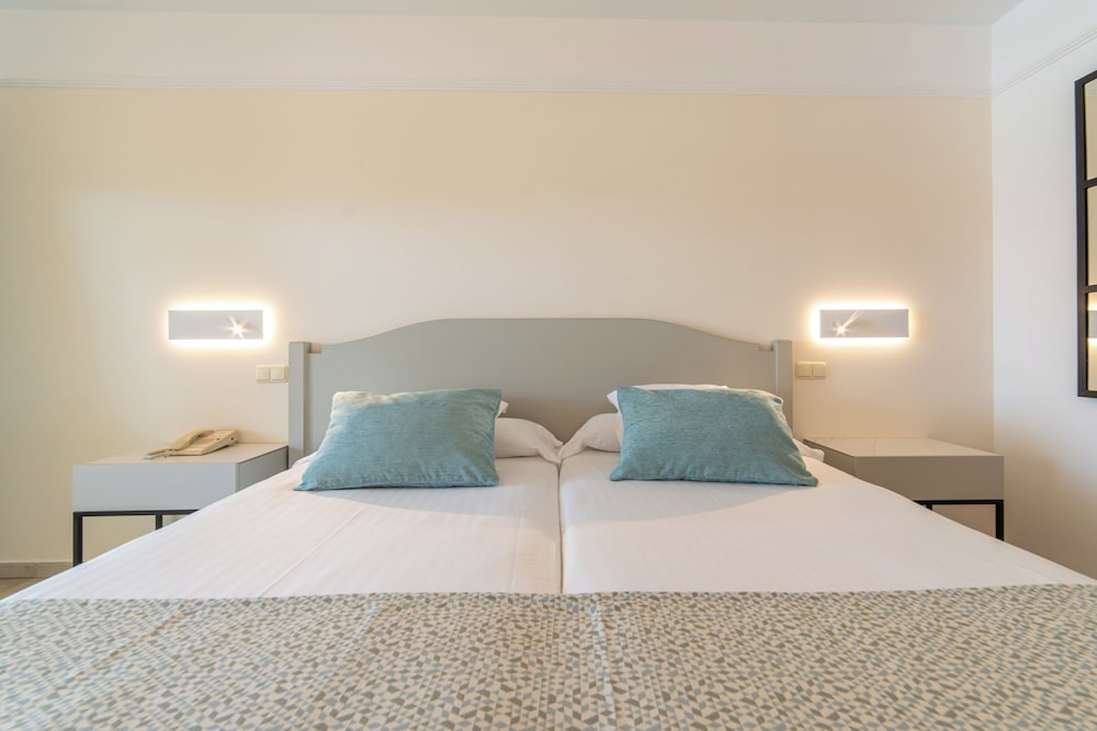 CM Mallorca Palace Hotel - Adults Only — Hotel rooms in Sa Coma, Balearic Islands