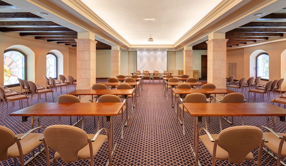 CM Mallorca Palace Hotel - Adults Only — Restaurant & bars in Sa Coma, Balearic Islands
