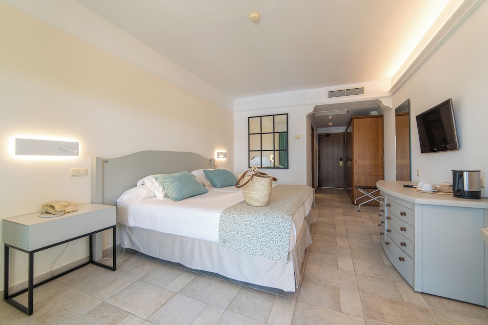 CM Mallorca Palace Hotel - Adults Only — Hotel rooms in Sa Coma, Balearic Islands