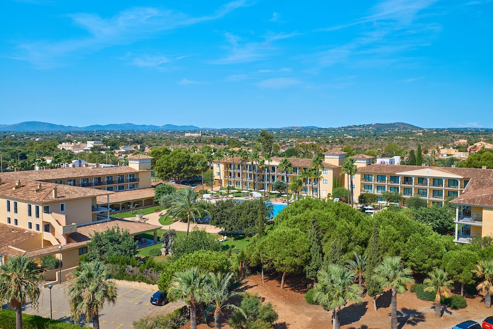 CM Mallorca Palace Hotel - Adults Only — Hotel building in Sa Coma, Balearic Islands