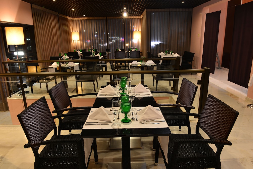 Vila Gale Marina Resort Hotel — Restaurant & bars in Vilamoura, Faro