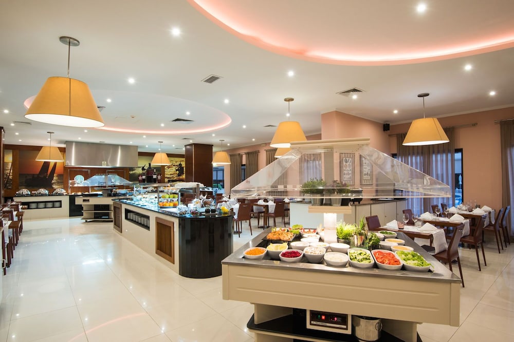 Vila Gale Marina Resort Hotel — Restaurant & bars in Vilamoura, Faro
