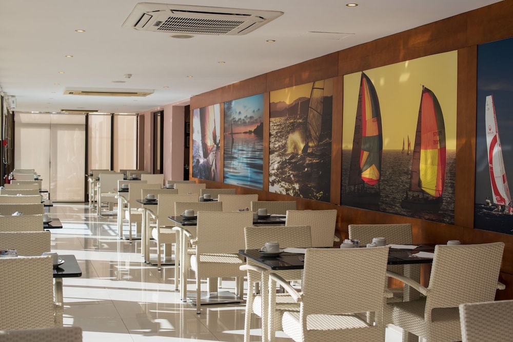 Vila Gale Marina Resort Hotel — Restaurant & bars in Vilamoura, Faro
