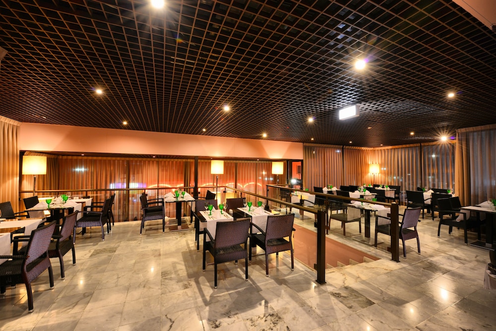 Vila Gale Marina Resort Hotel — Restaurant & bars in Vilamoura, Faro