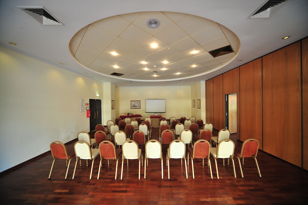 Vila Gale Marina Resort Hotel — Hotel building in Vilamoura, Faro