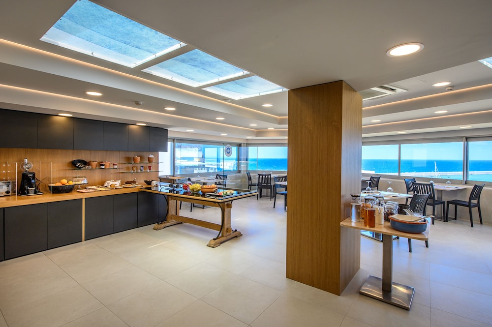 Marin Hotel — Restaurant & bars in Heraklion