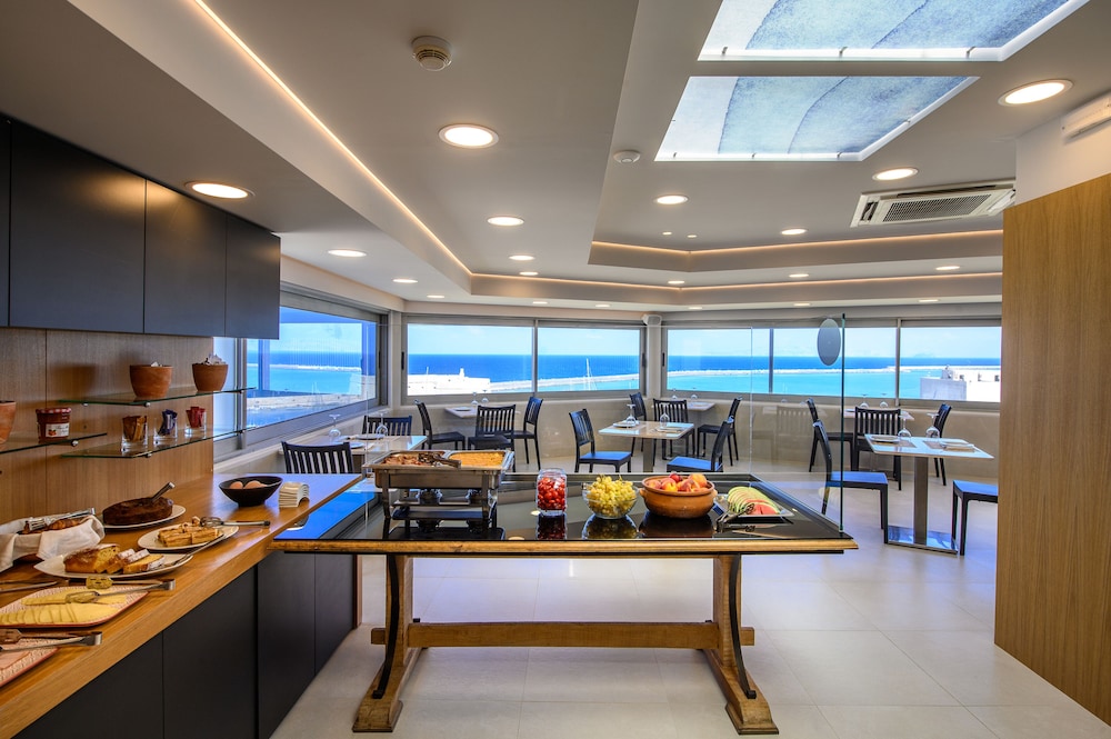 Marin Hotel — Restaurant & bars in Heraklion