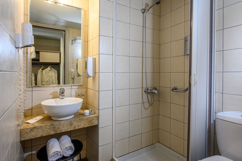 Marin Hotel — Hotel rooms in Heraklion