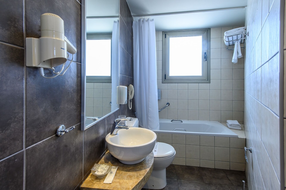 Marin Hotel — Hotel rooms in Heraklion