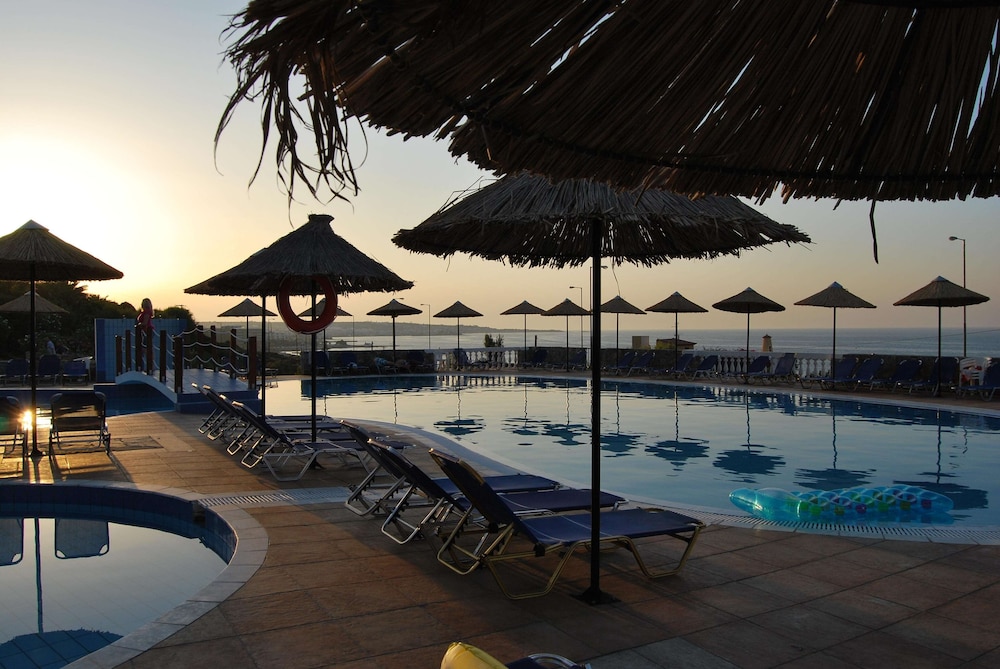 Mediterraneo Hotel - All Inclusive — Swimming pool in Hersonissos